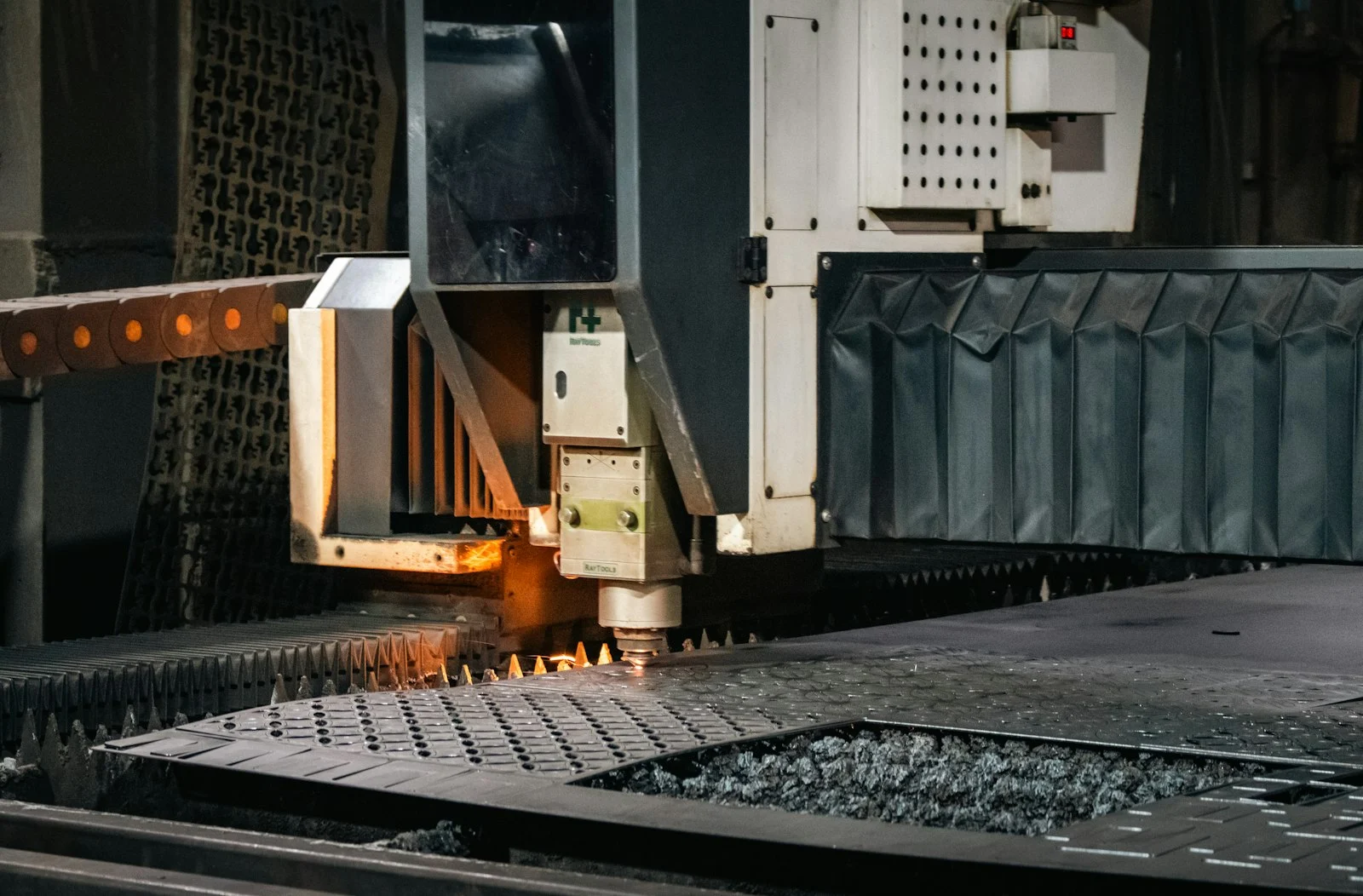 CNC laser cutting metal sheet in cookware factory - blanking titanium sheet for cookware forming CNC laser cutting metal sheet in cookware factory - blanking titanium sheet for cookware forming